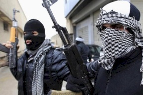 مسلحون يستهدفون مواطناً في غزة
