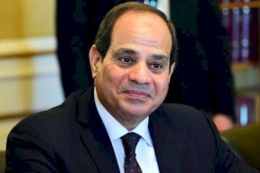 السيسي يعانق أبناء "الأبطال".. ومستعد للقتال
