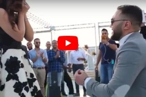 فيديو/ لن تصدق ماذا فعل شاب ليخطب فتاة !