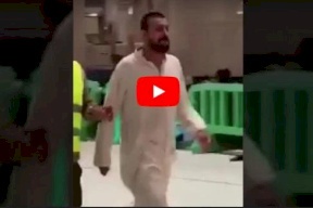 فيديو/ موقف مبكي في الكعبة