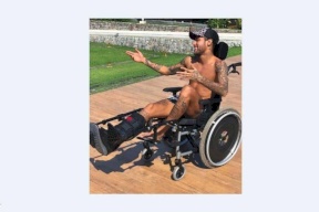 نيمار ينشر صورة وتعليقا بشأن رحيل ستيفن هوكينغ.. ويثير الغضب