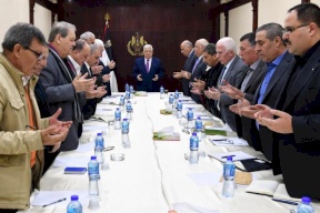 القيادة تجتمع مساءً