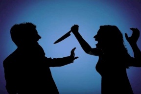 ما سبب عصبية المرأة وهدوء الرجل؟