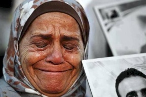 "الله يرضا عليكم يما ديروا بالكم على حالكم"!