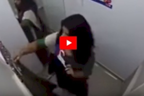 فيديو/ اكتشاف فتاة لكاميرا في غرفة الغيار