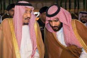 فيديو/ رد فعل ولي العهد لحظة وصول الملك سلمان