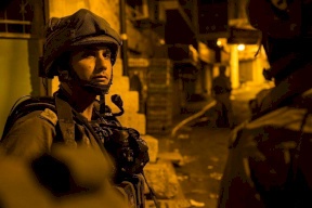 الاحتلال يزعم مصادرة أسلحة بالضفة والقدس