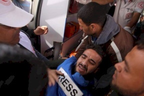 إصابة صحفيين شرق خانيونس