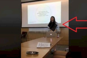 طالبة جامعية تتعرى على "فيسبوك مباشر"!
