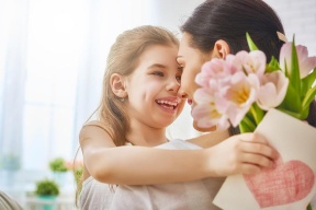 بالحب والتربية ينمو الطفل
