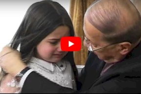 شاهد/ لماذا ابكت هذه الطفلة الرئيس اللبناني ؟