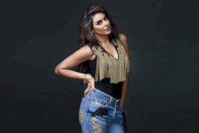 رامز جلال يتحرش بياسمين صبري في الحلقة الاولى من "رامز تحت الصفر"