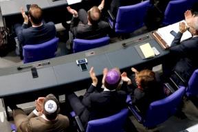 اسرائيل تستدعي عدداً من السفراء لديها 