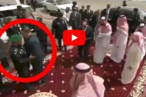 شاهد/ منع الحرس الملكي السعودي لحرس السيسي