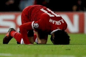 صيام محمد صلاح يشغل محبيه.. واللاعب يؤكد "لن أفطر"