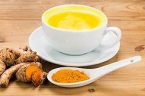 مشروب شاي الكركم لعلاج حب الشباب