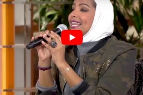 شاهد/ فتاة تقلد الفنانين العرب باحتراف !