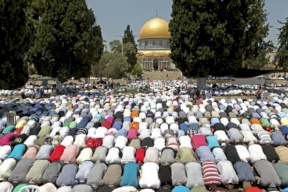 250 ألف مصلٍ أدوا صلاة الجمعة الثالثة من رمضان في رحاب الأقصى