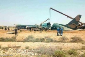 انشطار طائرة نقل عسكرية في الجزائر.. والجيش يحقق