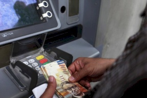 المالية تعلن موعد صرف رواتب الموظفين