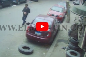 شاهد/ كاميرات المراقبة ترصد لحظة إلقاء قاتل لضحيته !