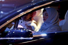أول إمرأة سعودية تحصل على رخصة سياقة نسائية