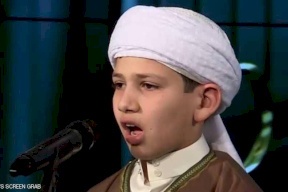 طفل جزائري يؤم مئات المصلين في صلاة التراويح بوهران