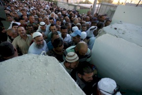 آلاف المصليين يتوافدون على القدس لصلاة جمعة رمضان الأخيرة