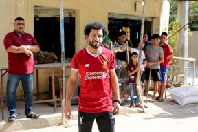 بالصور/ صاحب الصورة ليس محمد صلاح .. هذا شبيهه !!