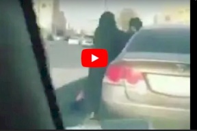 شاهد .. أول خناقة بين سائقتين في الشارع بالسعودية