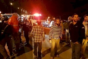 مستوطنون يهاجمون مواطنين في الخليل 