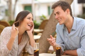 هذا ما يلاحظه الرجل في مقابلته الأولى مع المرأة