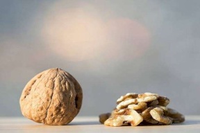 كمية محددة من الجوز يوميا تقي من خطر الإصابة بالسكري