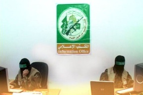 "هآرتس": القسام جمع معلومات حساسة عن الجيش الإسرائيلي