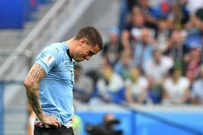 مدافع أوروغواي يثير الجدل في المونديال