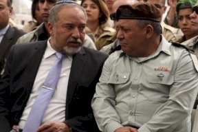 طائرات غزة الورقية  تشعل الخلافات بين قادة الاحتلال