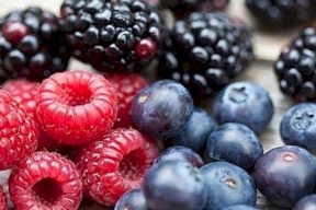 التوت يخفض خطر الإصابة بأمراض القلب