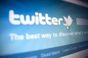 "تويتر" يفقد 7 ملايين متابع.. ومشاهير يخسرون followers