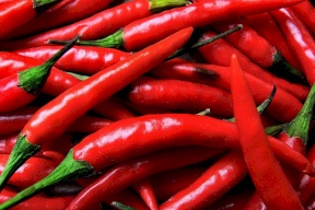ماذا يحدث لجسمك عند تناول الطعام الحار يوميًا؟