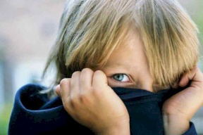 طرق لعلاج طفلك من الخجل الاجتماعي