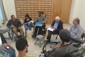 صور/ الأحمد يستمع لمطالب ذوي الاحتياجات الخاصة المعتصمين في مقر التشريعي.