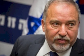 ليبرمان يتحفز بانتظار قانون لإعدام الفلسطينيين