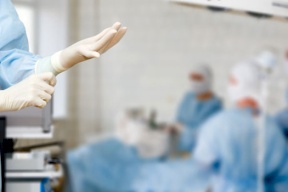 اصابة العشرات...وفاة طفلة من مخيم الجلزون  في حادث تسمم بأحد الفنادق المصرية