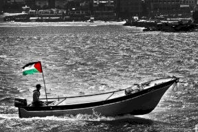 سفن كسر الحصار تقترب من غزة