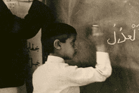 حاكم دبي ينشر صورة نادرة لولي عهد أبوظبي