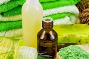 5 بدائل طبيعية لغسل الشعر من دون شامبو