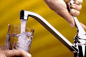 خبراء: مع ارتفاع الحرارة يكفي شرب مياه الصنبور