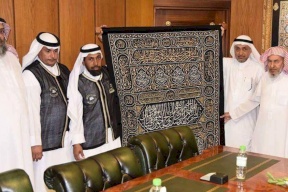 لأول مرة.. تقنية خاصة جدا لتطريز ثوب الكعبة