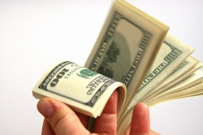 هل تكفي أموال العالم ليصبح الجميع مليارديرات؟