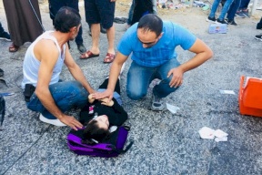 صور..في اليوم الاول للعام الدراسي..سيارة تدهس 14 طالبة في الخليل